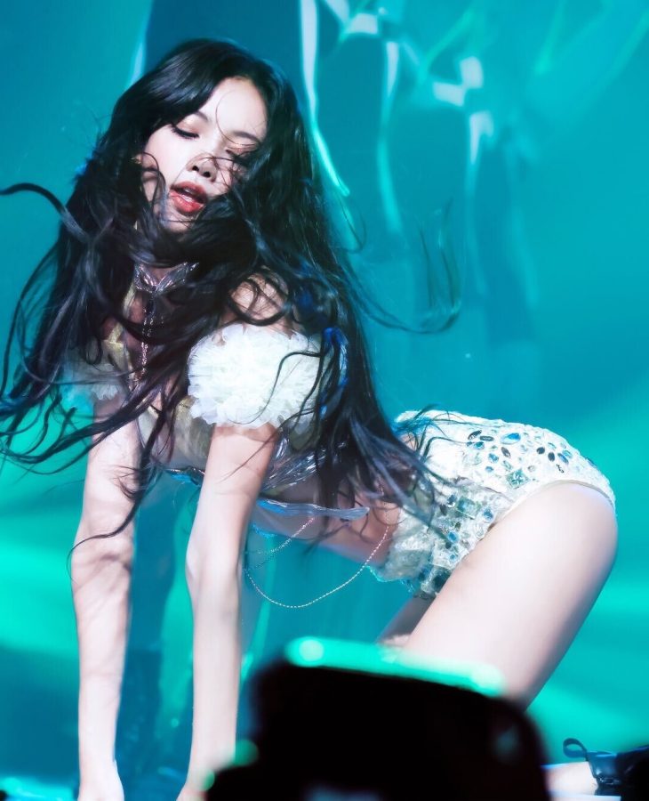 LISA热舞大秀逆天长腿，甜美笑容电力十足。(7/14)