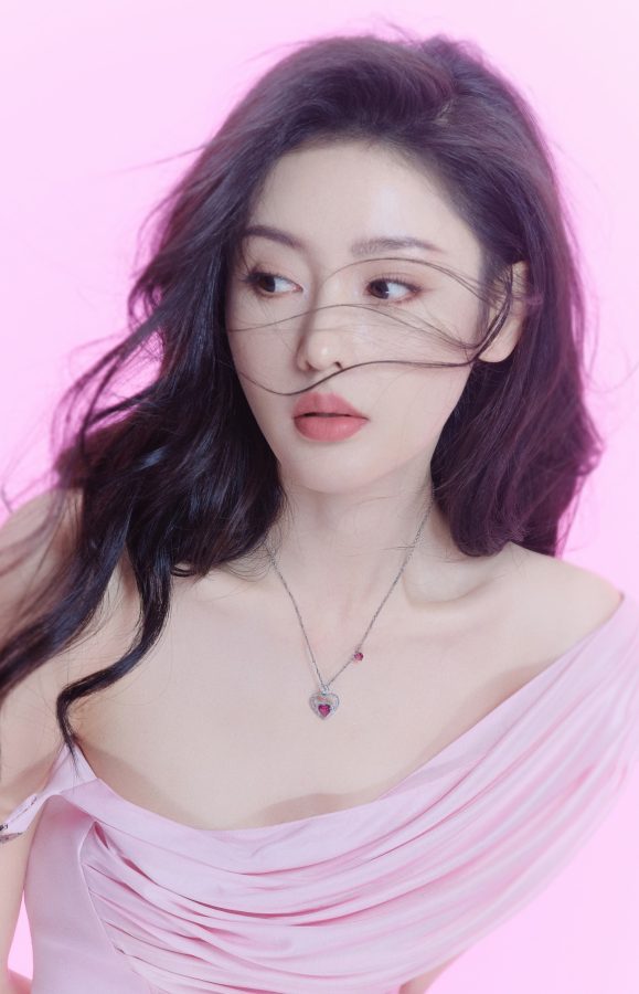 微博视界大会张天爱穿高开叉裙踩防水台恨天高尽显性感风采(4/8)