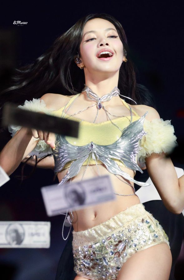 LISA热舞大秀逆天长腿，甜美笑容电力十足。(11/14)