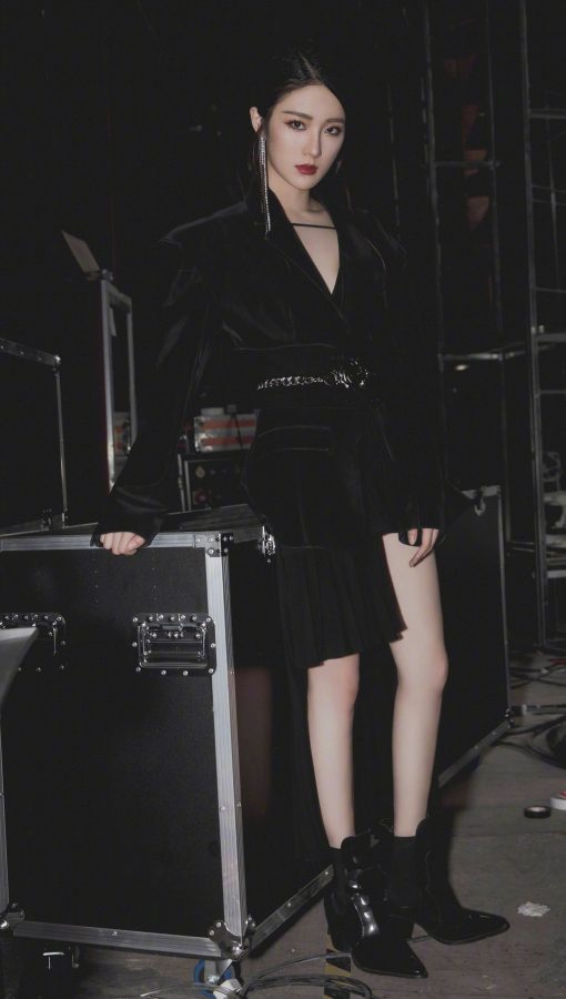 暗黑系“母女姐妹花”张可盈和张凯丽！气场无人能敌。(1/8)