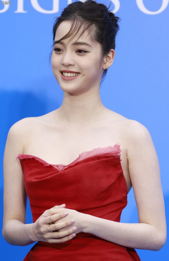 欧阳娜娜穿抹胸红裙踩高跟鞋美丽动人(6/16)