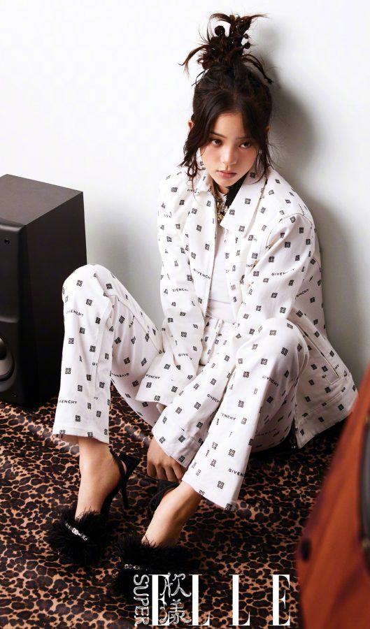 欧阳娜娜蓝色高跟鞋的极致诱惑！破洞牛仔裤也挡不住逆天长腿(5/6)