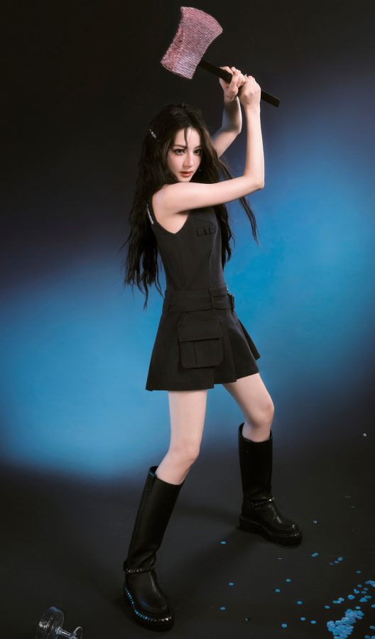 美腿女明星迪丽热巴穿皮靴录制《你好星期六》(3/12)