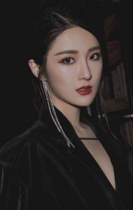 暗黑系“母女姐妹花”张可盈和张凯丽!气场无人能敌。