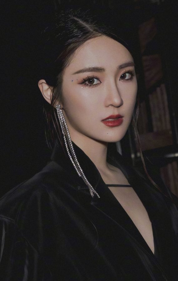 暗黑系“母女姐妹花”张可盈和张凯丽！气场无人能敌。(5/8)