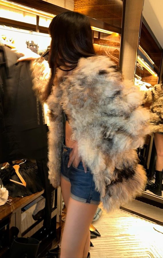 LISA穿牛仔热裤大秀逆天长腿(6/6)