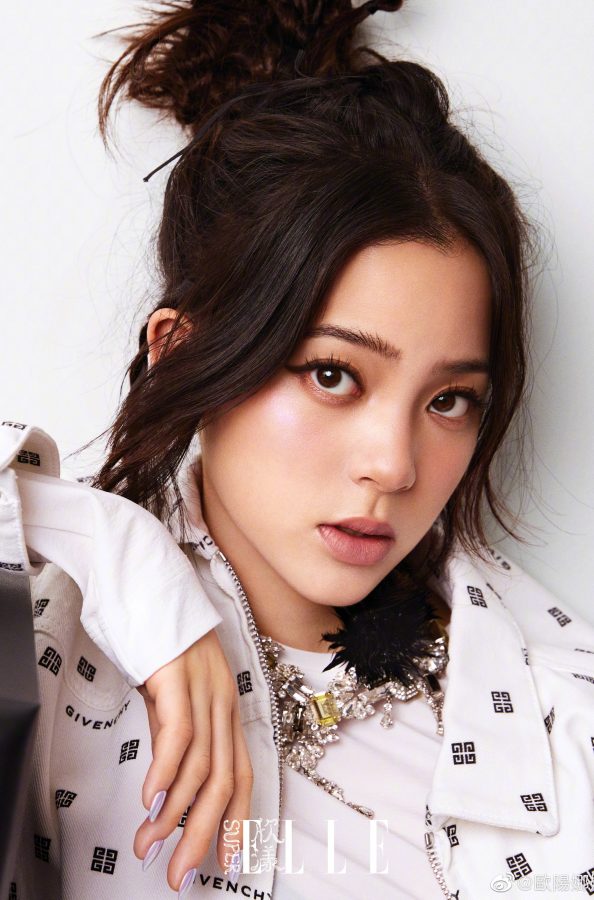 欧阳娜娜蓝色高跟鞋的极致诱惑！破洞牛仔裤也挡不住逆天长腿(6/6)