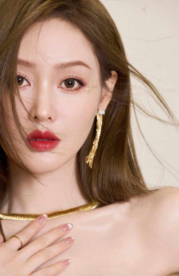 张天爱穿黄金色抹胸礼服半露玉足，高清美脸红唇迷人(3/11)