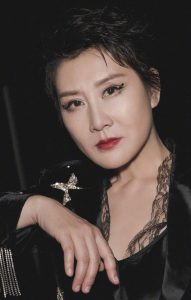 暗黑系“母女姐妹花”张可盈和张凯丽!气场无人能敌。