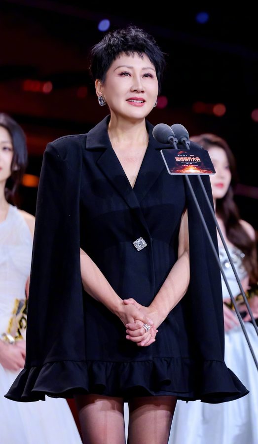 张凯丽自己穿黑丝叫我们买足力健(3/3)