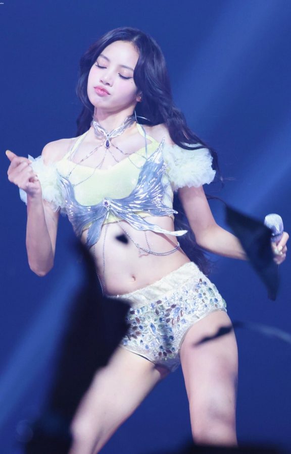 LISA热舞大秀逆天长腿，甜美笑容电力十足。(2/14)