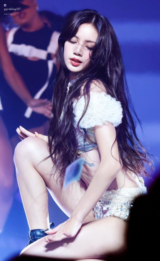 LISA热舞大秀逆天长腿，甜美笑容电力十足。(5/14)