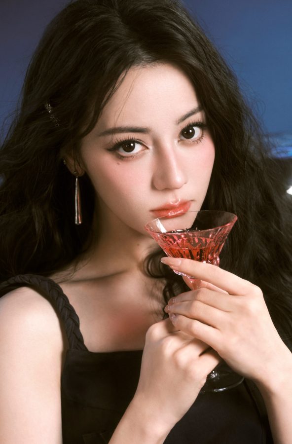 美腿女明星迪丽热巴穿皮靴录制《你好星期六》(7/12)