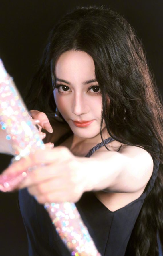 美腿女明星迪丽热巴穿皮靴录制《你好星期六》(9/12)