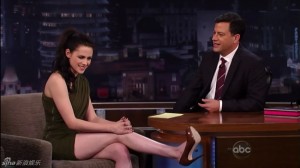 Kristen Stewart 克里斯汀·斯图尔特 性感美腿做客节目